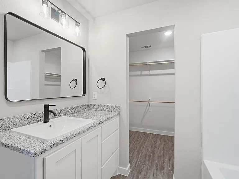 502 Elmont St — Photo 22