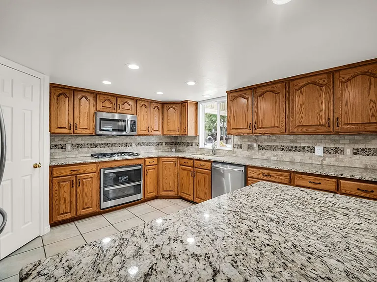 1429 W Flint Meadow Dr — Photo 8