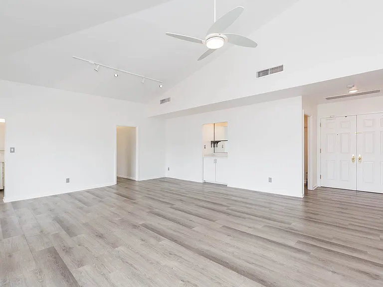 1653 W Snow Cir — Photo 8