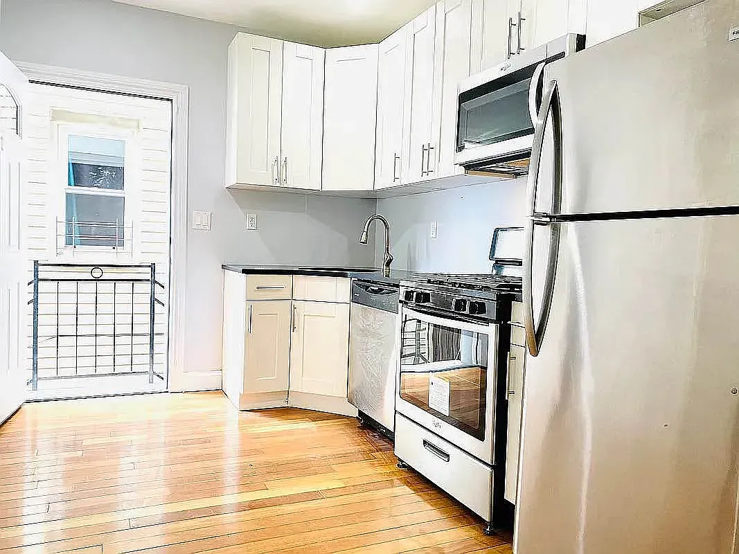 Building Photo - 65 Glen St #1B