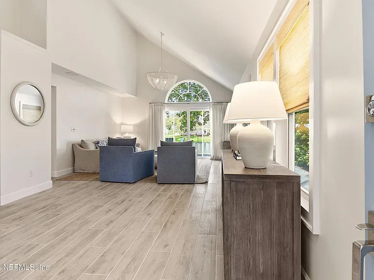 120 Alsace Ct — Photo 4