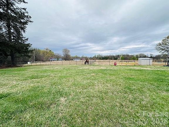 5th image of 109 Lambs Grill Rd