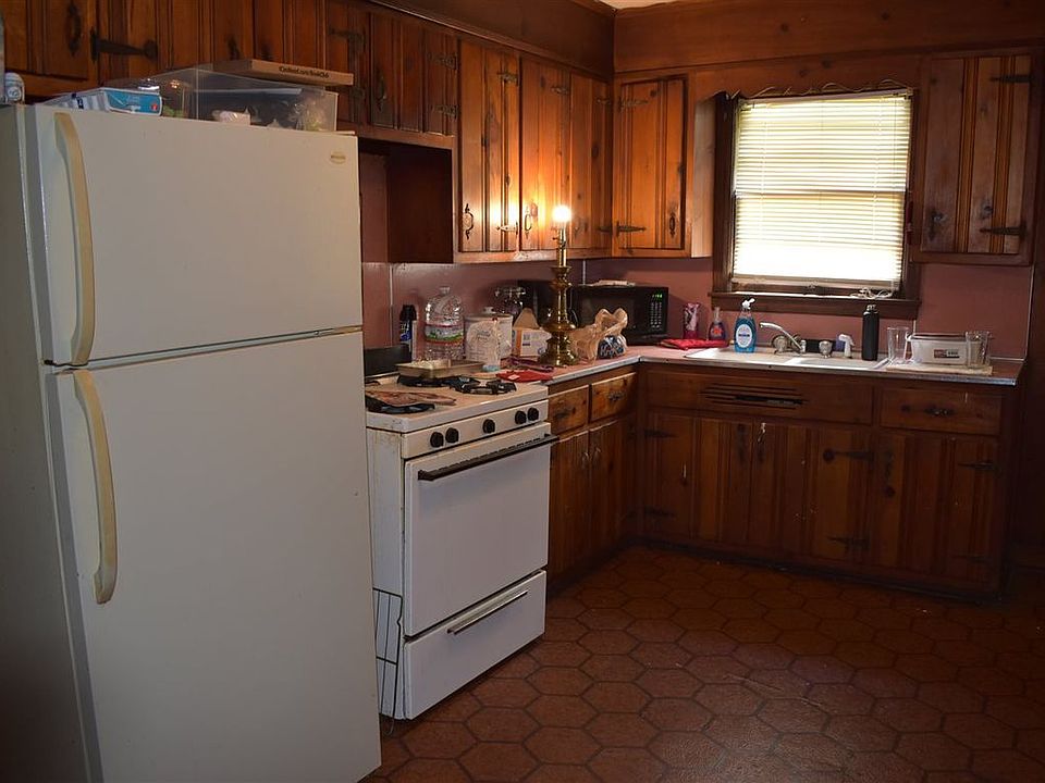 2nd image of 352 Greenwood Ave