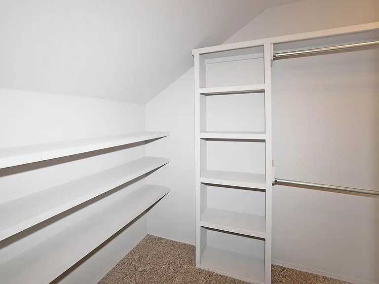 7501 Continental Pkwy — Photo 50