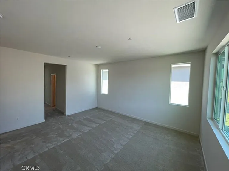 2565 E Embry Ln — Photo 35