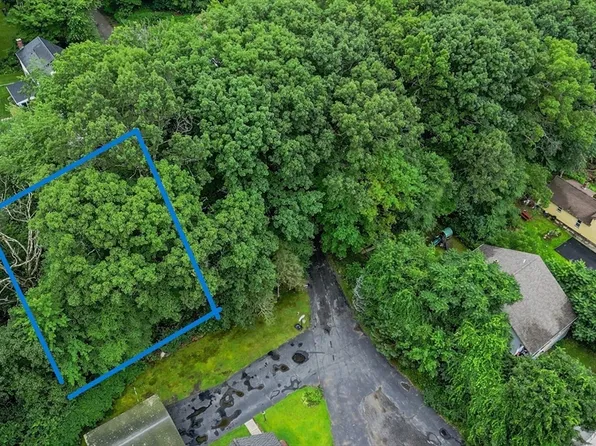 17 Beckland St, Worcester, MA 01607