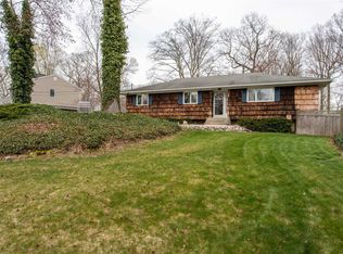 26 Rolling Rd, Miller Place, NY 11764