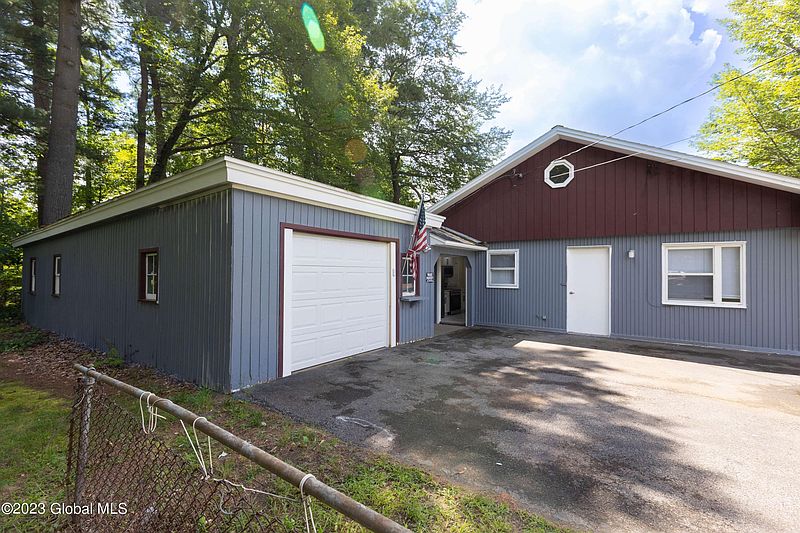 2nd image of 2942 W Lydius Street