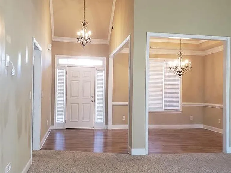 426 Stillwood Dr — Photo 2