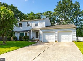 38 Fox Chase Dr, Blackwood, NJ 08012