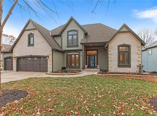 5828 NW Hickory Pl, Parkville, MO 64152