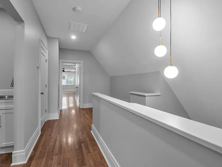 100 Richmond Ave #UPPER — Photo 37