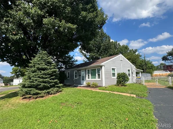 3148 Saint David Ln, Saint Ann, MO 63074