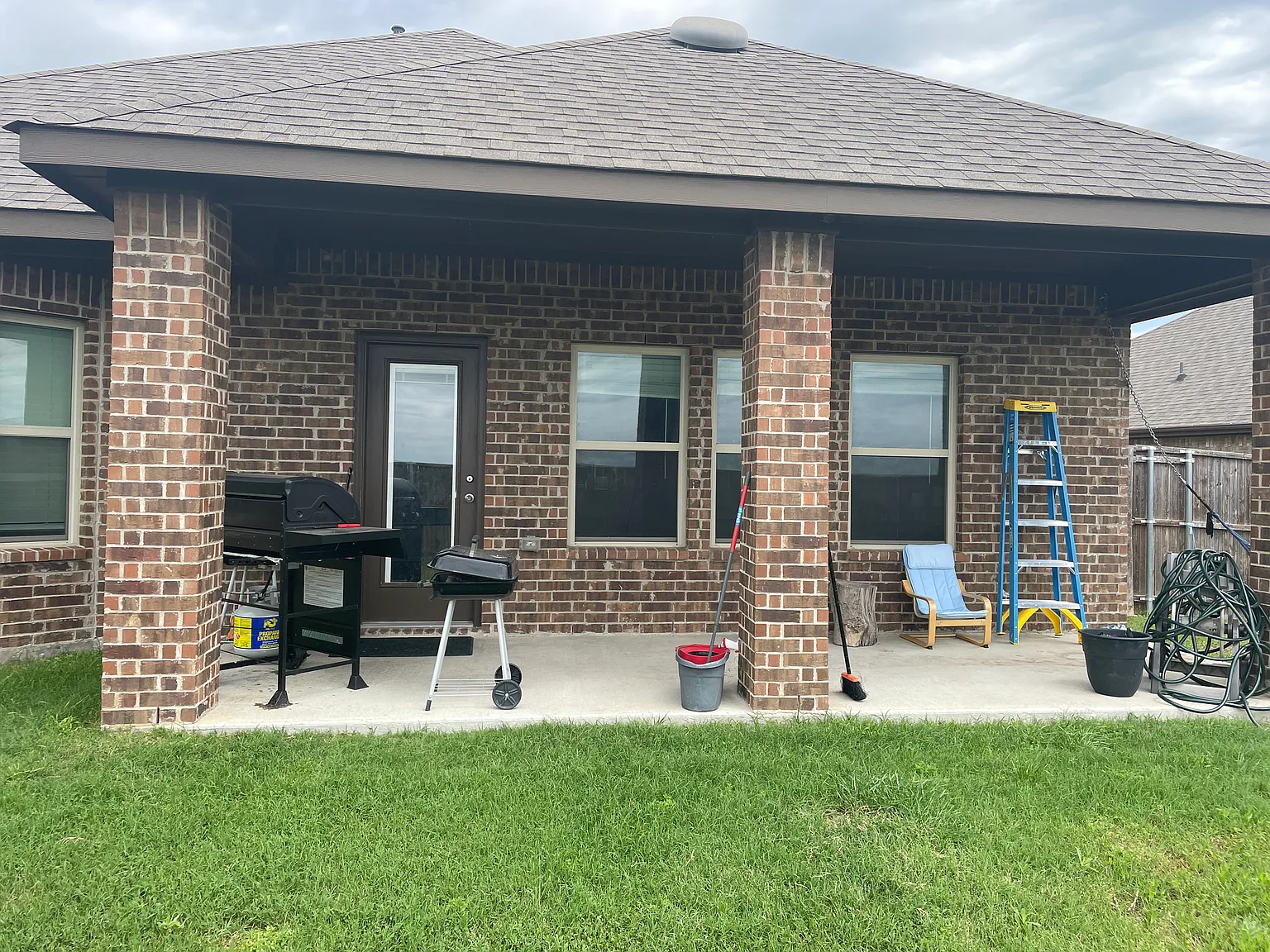 4 bed, 2.5 bath, 2670 sqft, $2,600 — Photo 2