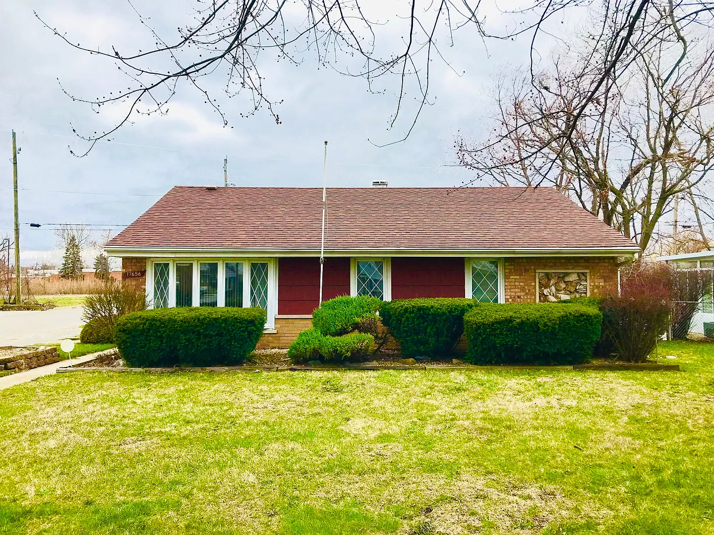 17656 Burnham Ave photo 1