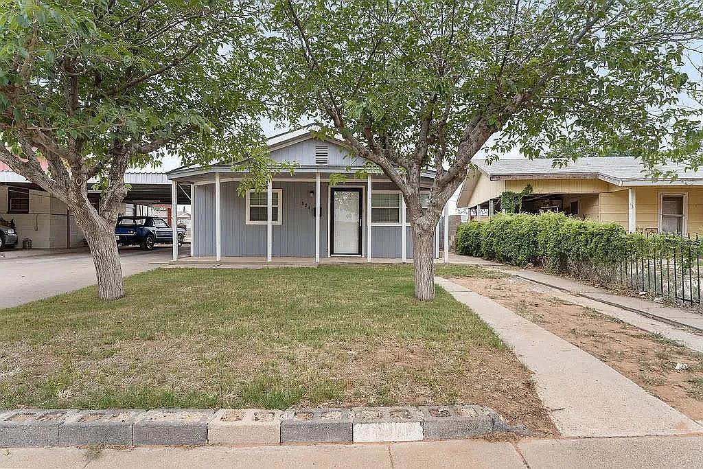 2 bed, 1.0 bath, 576 sqft, $1,100 — Photo 1