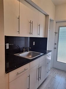 7800 Harding Ave APT 6, Miami Beach, FL, 33141