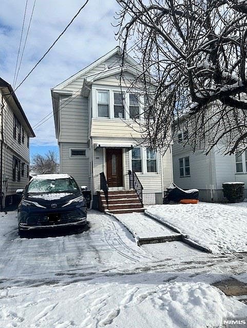 1st image of 755 Myrtle St