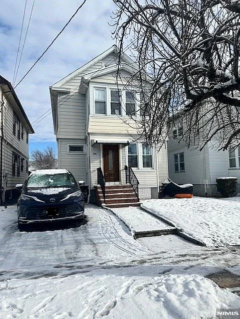 755 Myrtle St photo 1