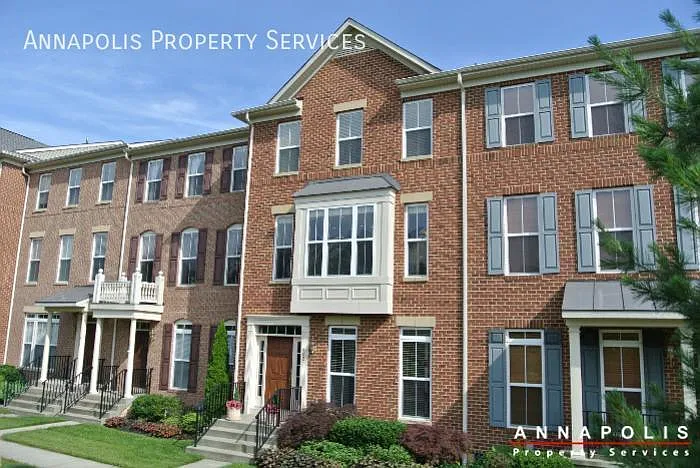 902 Kestrel Ct — Photo 1