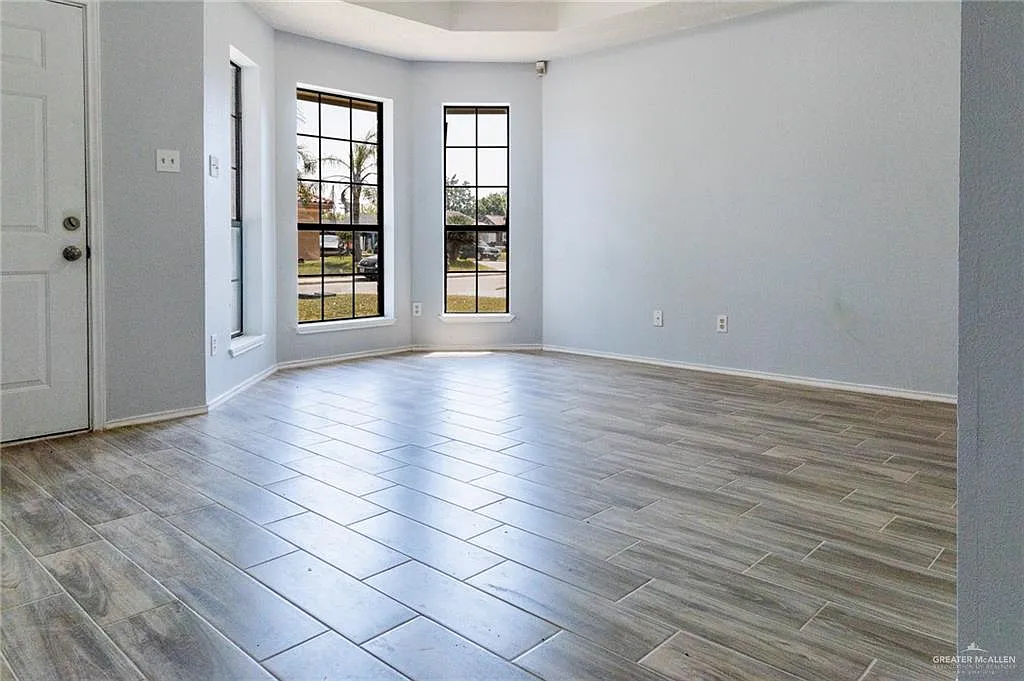 3 bed, 1.5 bath, 1032 sqft, $1,275 — Photo 4