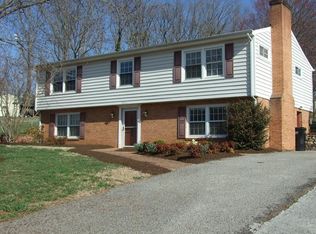 3711 Hummingbird Ln, Roanoke, VA 24018