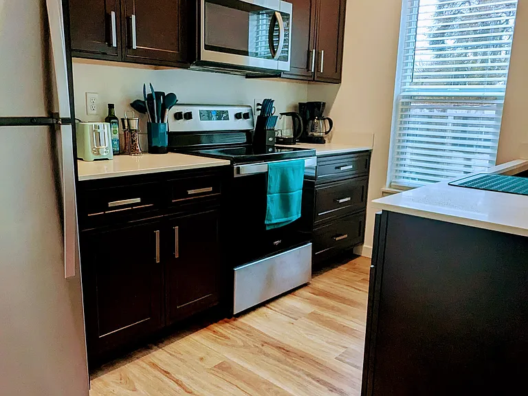 Whirlpool appliances. Ceramic cooktop.