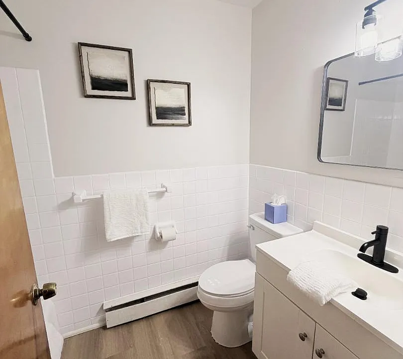 4401 N Grand River Ave #3