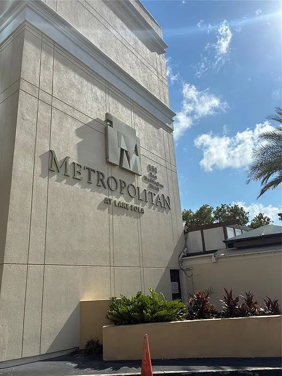 2 bed, 2.0 bath, 1324 sqft, $2,900 — Photo 1
