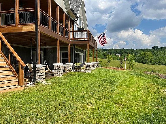 2nd image of 17 Eagles Nest Dr