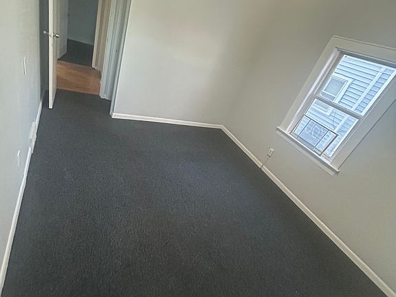 4th image of 40 Moulson St