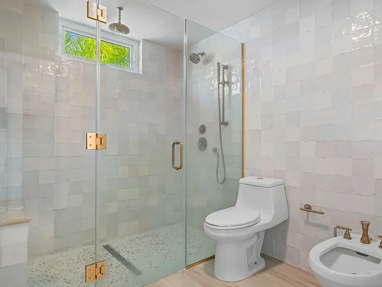 1854 Avenue McLeary B4 Chateau — Photo 32