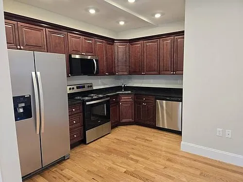 60 Hawthorne St #2 Photo 1