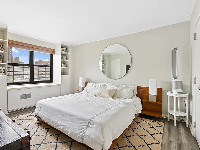 240 E 76th St #10M — Photo 6