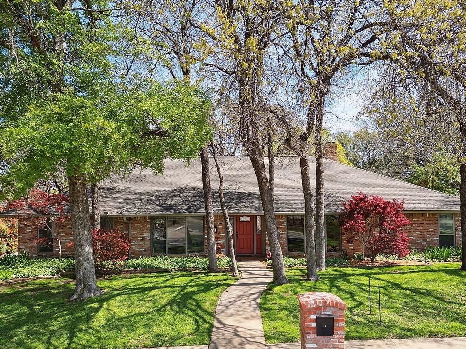 1st image of 2629 Lincoln Dr