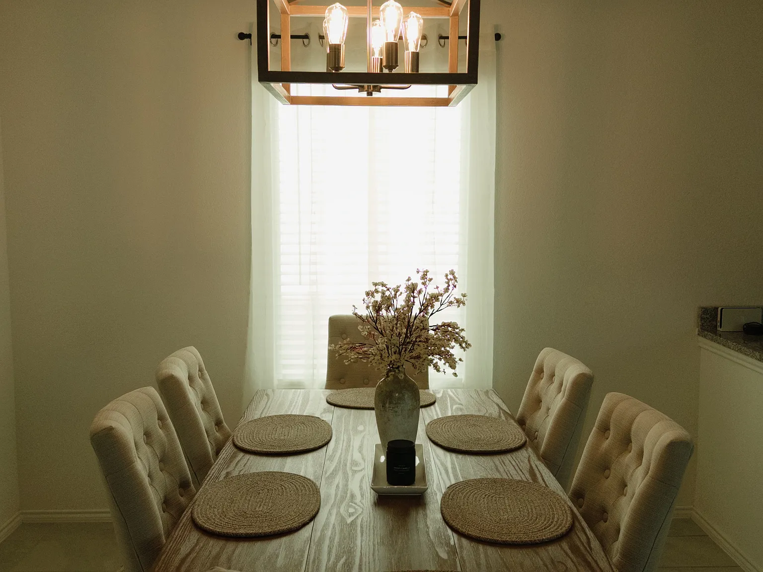 3 bed, 2.5 bath, 1950 sqft, $5,100 — Photo 3