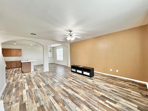 3rd image of 5403 Prairie Ln