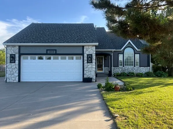 1009 Ragan Rd, Dodge City, KS 67801