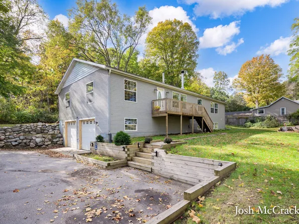 13198 Grand River Dr SE, Lowell, MI 49331