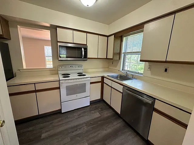 3 bed, 2.5 bath, 1536 sqft, $1,975 — Photo 3