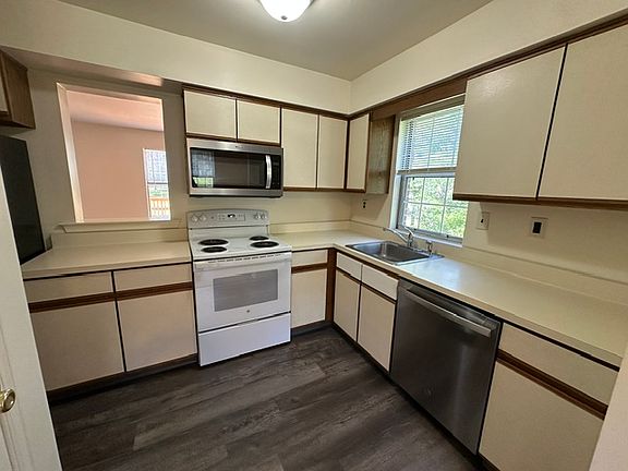 3rd image of 246 Goshen Rd