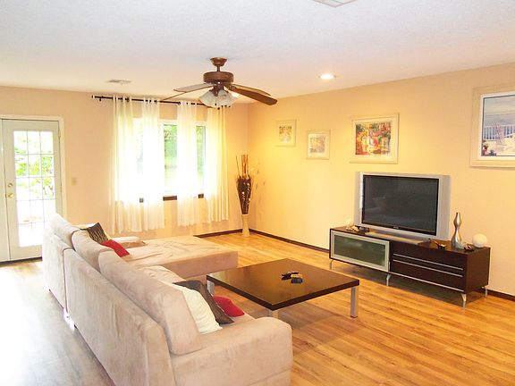 2nd image of 1609 Pine Oak Dr