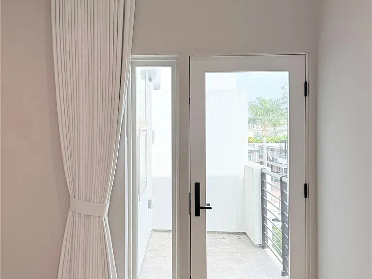 1729 S Barrington Ave #3 — Photo 8