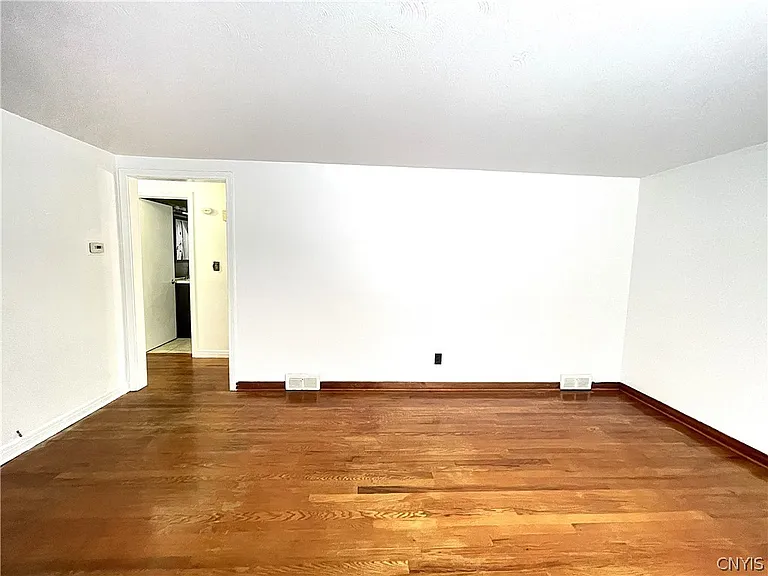 121 Wadsworth Rd — Photo 6