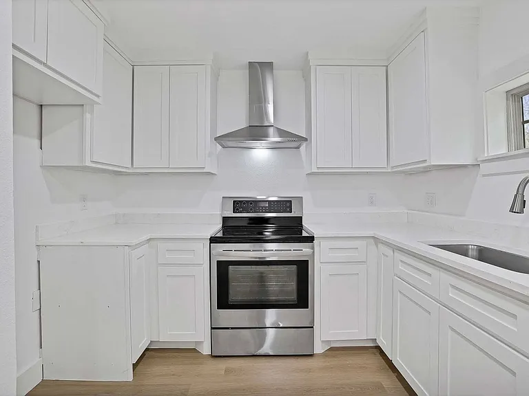 1520 Valley View St — Photo 2
