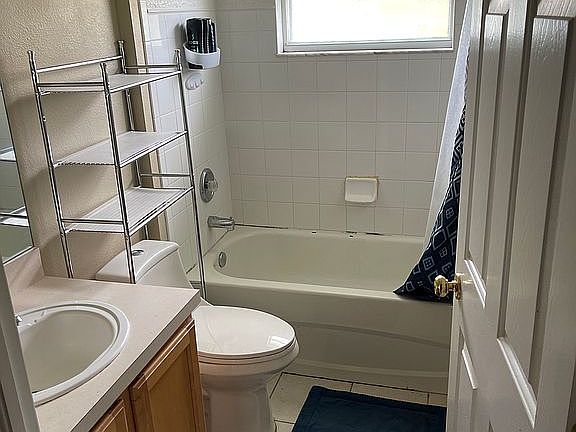5th image of 8438 Carriage Pointe Dr