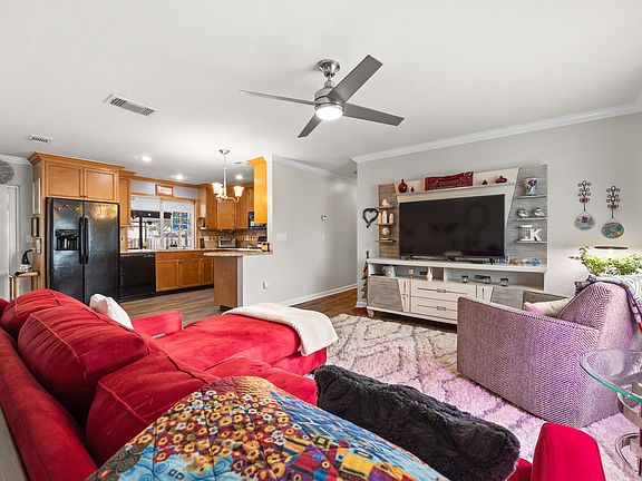 4th image of 257 SW Thornhill Drive