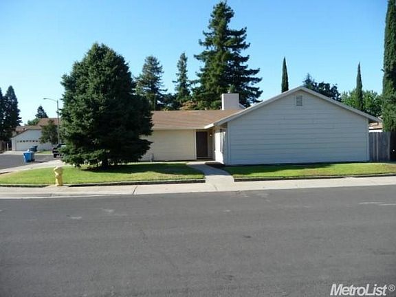 2nd image of 1701 Beechwood Ct