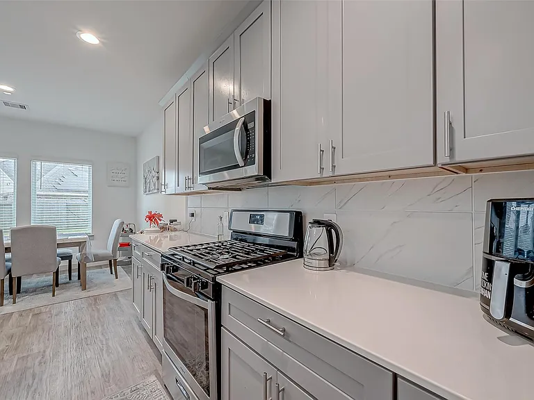 6850 Amber Cliff Ln — Photo 16