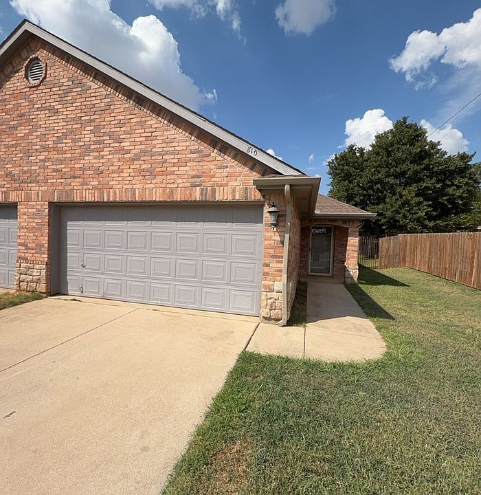 1st image of 810 Cullum Ct